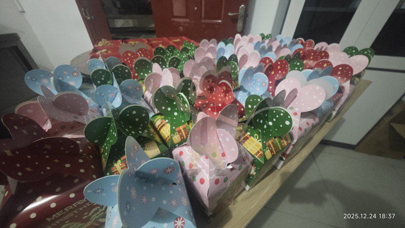 北京型材拉弯厂的平安夜重不重要？当然重要，更重要的是平安喜乐，愿盛达拉弯人所念皆所愿，平安顺遂、喜乐无忧！ 